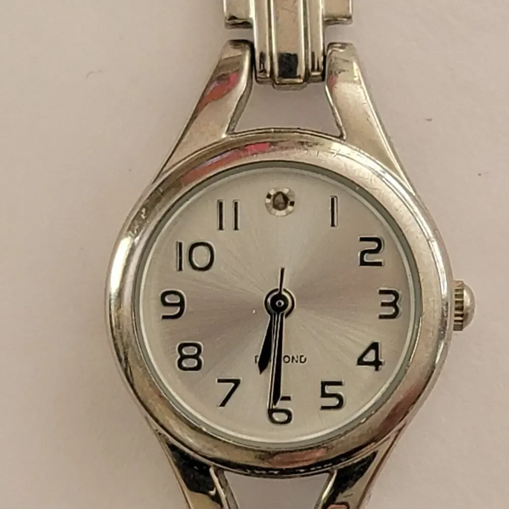 Womens Watch Silver Dial Silver Case Bracelet Clasp Quartz Diamond Accent